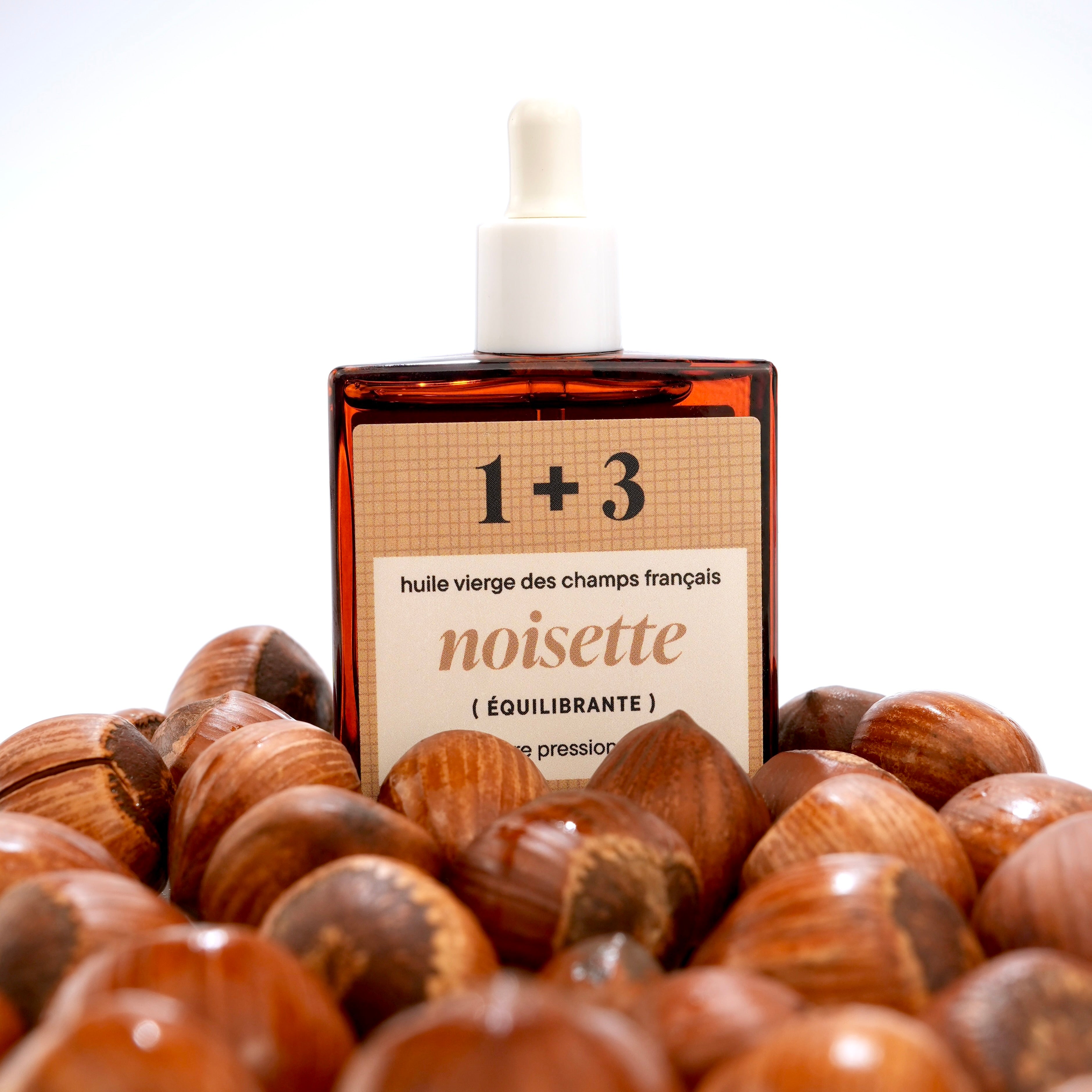Huile de noisette avec noisette