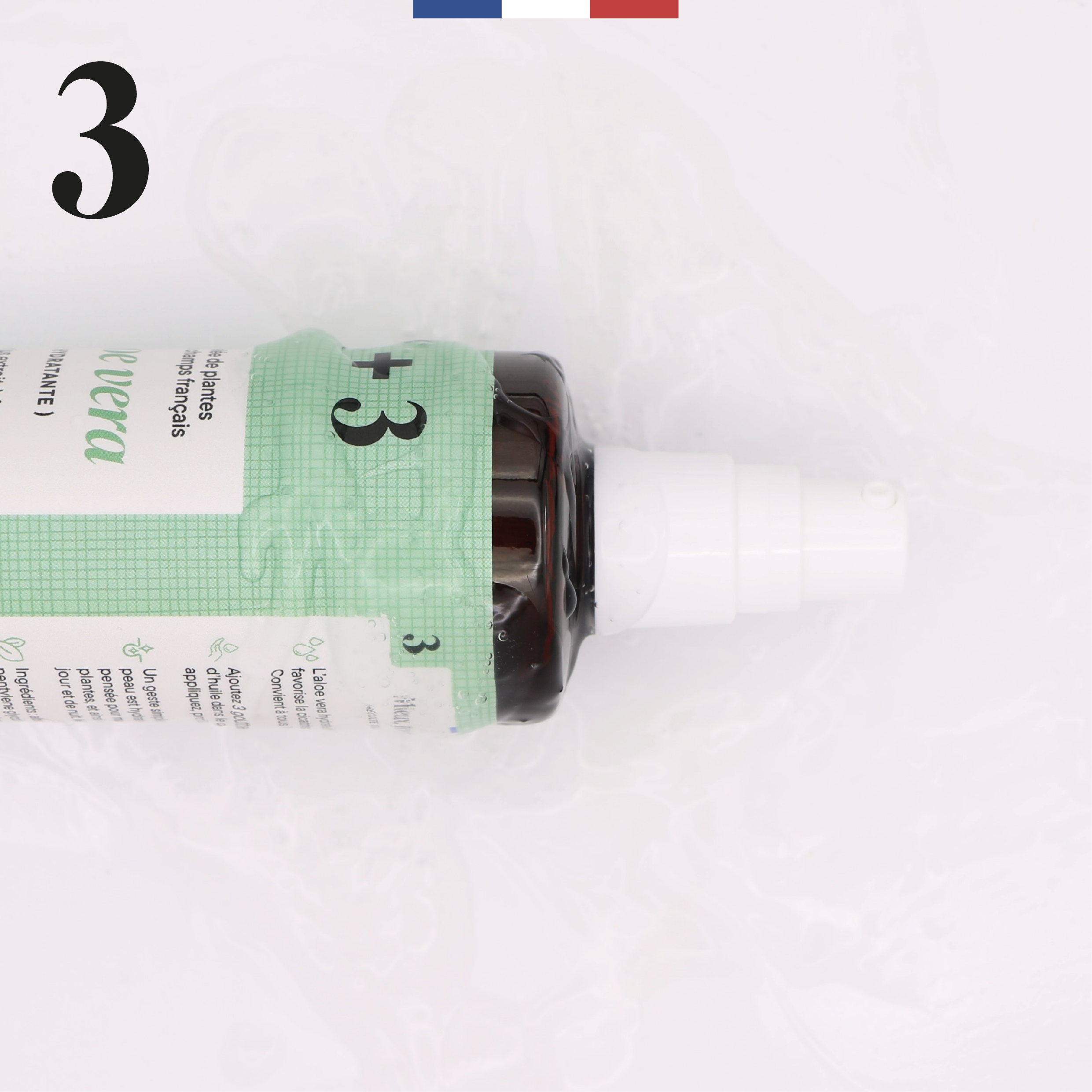 Gelée d’aloe vera 1+3 qui coule sur le flacon – hydratation naturelle, récolte 100% française