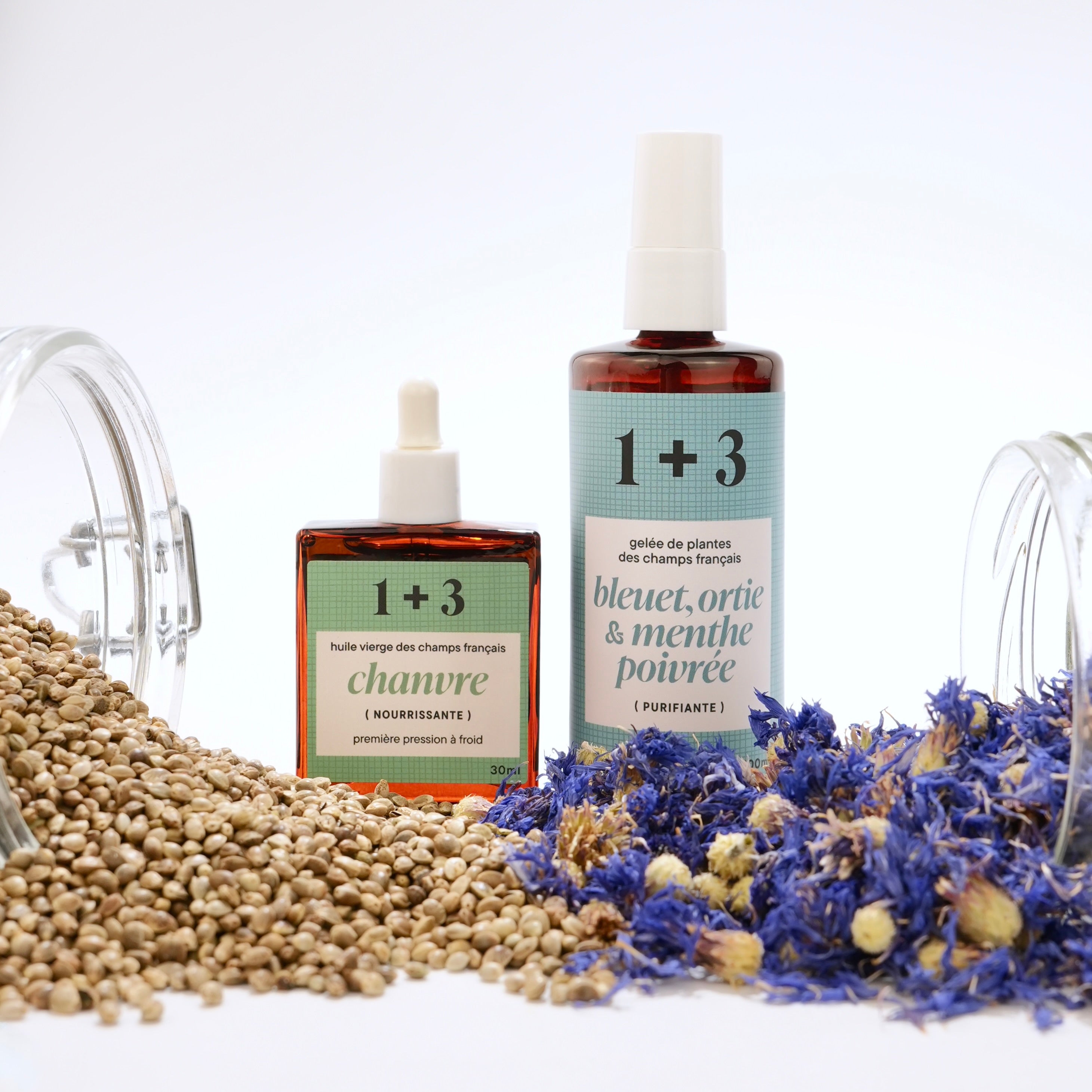 Duo huile de chanvre (nourrissante) et gelée bleuet, ortie & menthe poivrée (purifiante), avec des fleurs correspondante, soins purifiants et tonifiants, fabrication française.