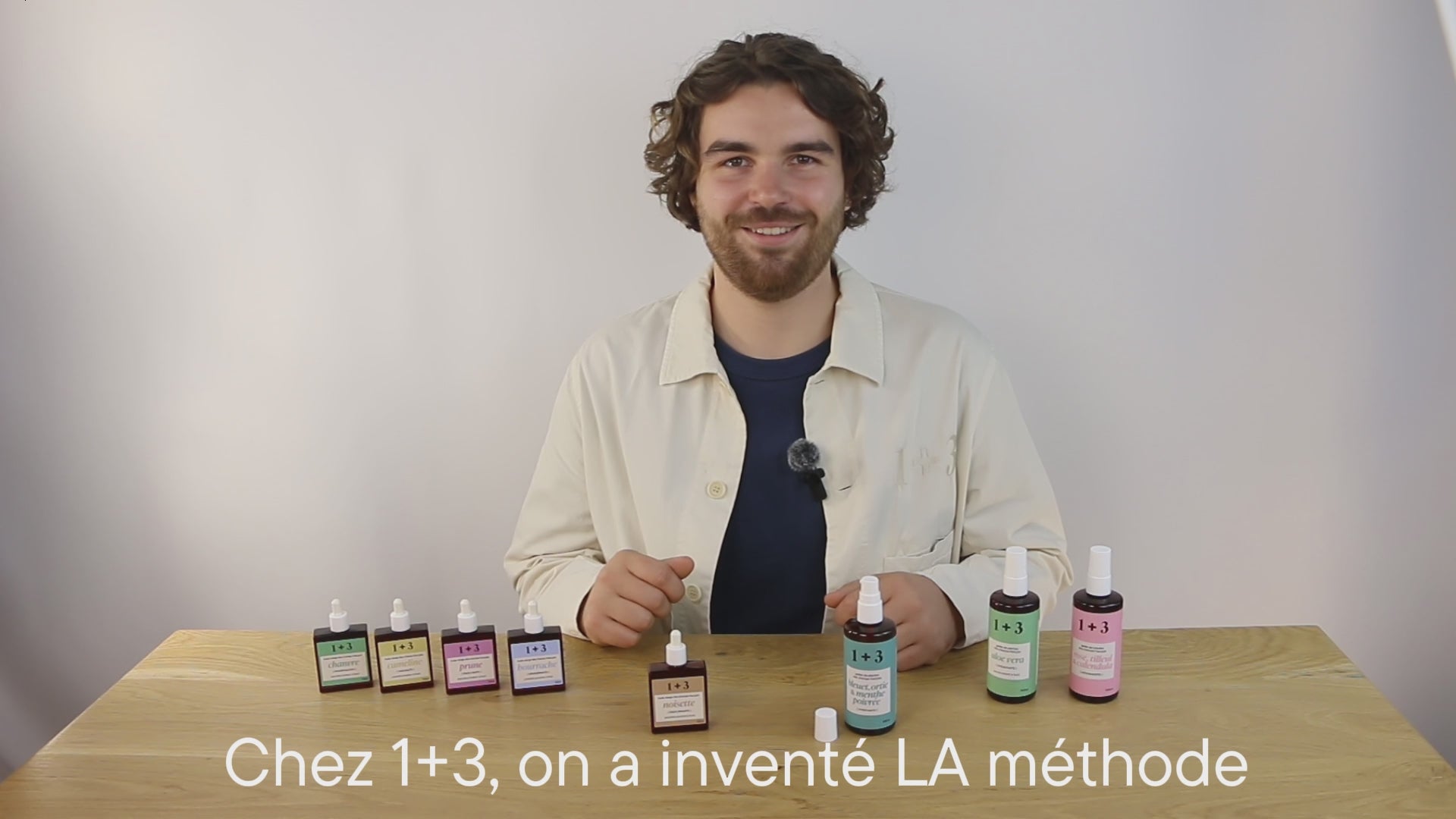 Vidéo 1+3 – démonstration par Guillaume de la méthode avec gelée d’aloe vera et huile de noisette, soin hydratant et équilibrant